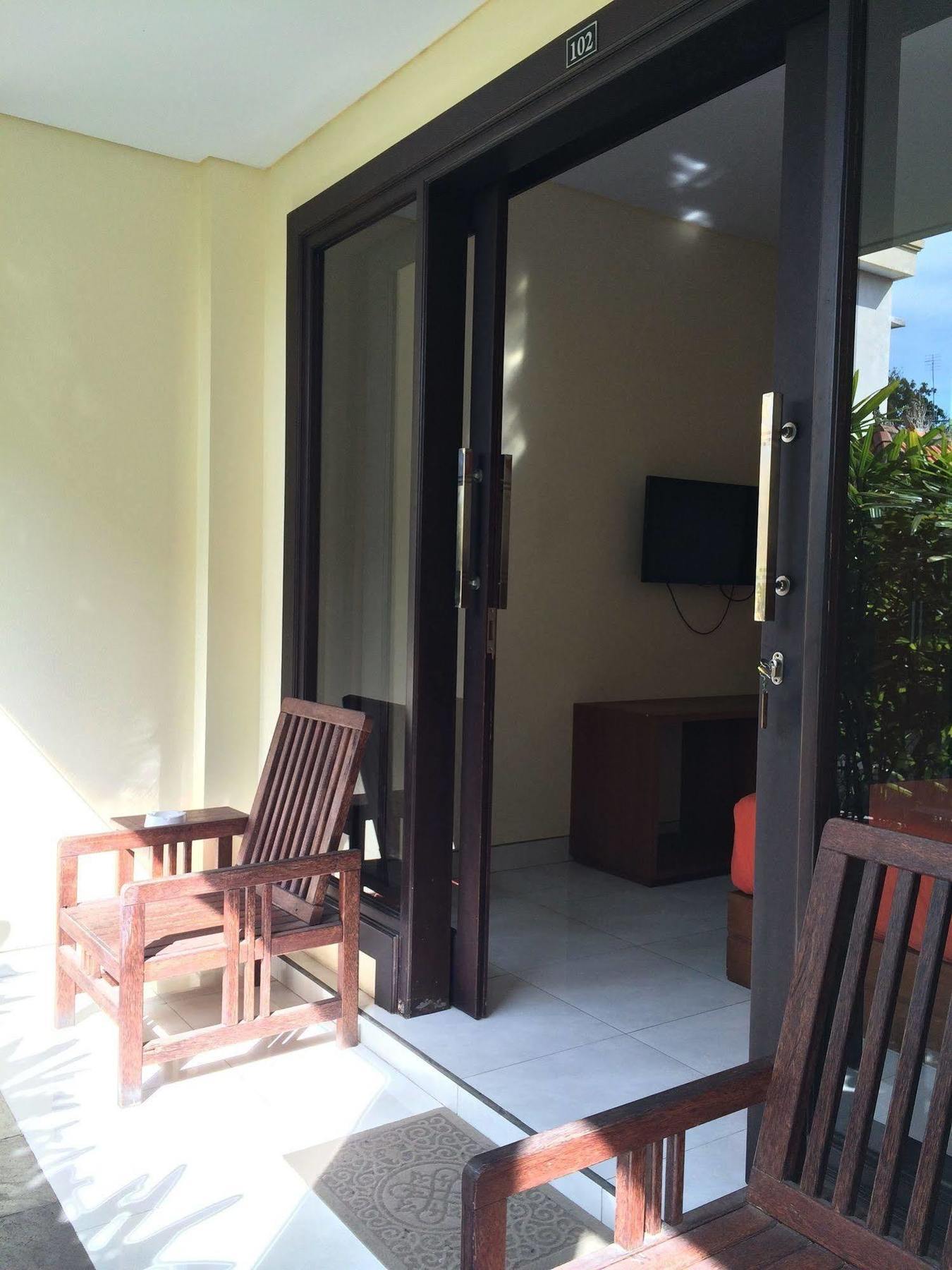Kondra Premiere Guest House Kuta Kuta Lombok Exteriör bild